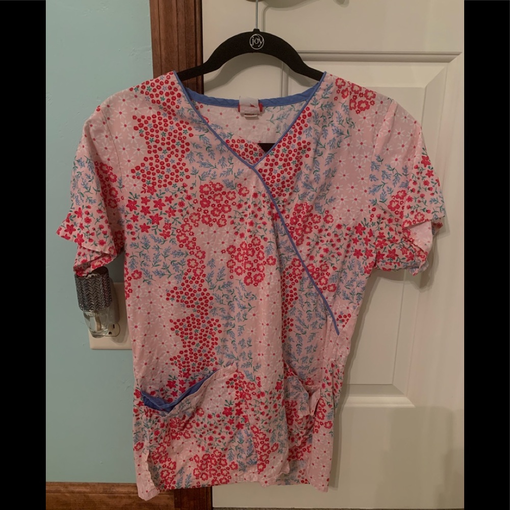 dickies small floral scrub top